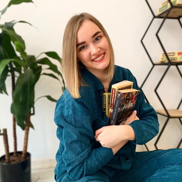 Nadine - преподаватель английского